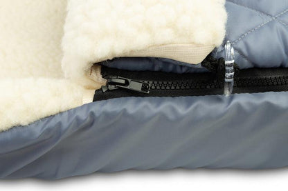 The multi-layer & universal quilted sleeping bag from Sensillo will carefully protect your child on colder days. The quilted, waterproof material with which the sleeping bag is sewn on the outside protects against unpleasant rainfall & the inner layer trimmed with warm and nice fleece will ensure comfort during walks. In addition, between them there is a layer of insulation that provides adequate insulation. The back of the sleeping bag has an overlap that prevents the bag from sliding off the backrest.