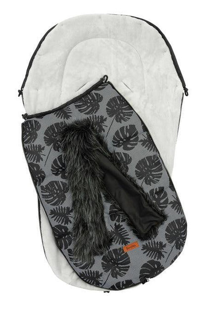 Olaf romper bag is perfect for walks in colder temperatures. It combines a waterproof, easy to keep clean outer layer and soft polar fleece on the inside. Thanks to a fluffy, anti-allergic non-woven fabric it provides effective protection and comfort of a baby. Stylish patterns make the bag exceptional, and artificial fur by the hood with the option of unfastening make it look unique. The romper bag fits pushchairs of any style. It can be used in prams, strollers, and for sledges.