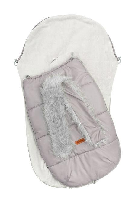 Orso romper bag has a waterproof, easy to keep clean over layer with aesthetic quilting. On the inside there is a layer of soft polar fleece. The layer of fluffy, anti-allergic nonwoven fabric provides effective protection and comfort. Artificial fur by the hood that can be unfastened makes it look exceptional. The romper bag fits pushchairs of any style. It can be used in prams, strollers, and for sledges. It has holes for belts and a zip at the entire length.