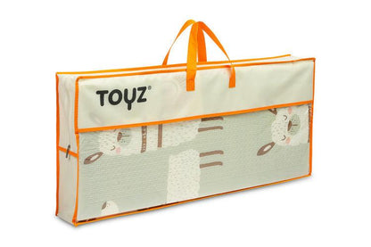 The TOYZ multifunctional mat is the perfect solution for organizing a play corner for children. It has many advantages that give it an advantage over material mats: it does not wrinkle or roll up, it is very difficult to move and it is easy to keep it clean. Its dimensions of 200 x 180 cm provide plenty of space for playing or learning to walk. Because it is made of thick XPE foam, it will ensure a soft landing in the event of a fall, and it will also insulate against the cold.