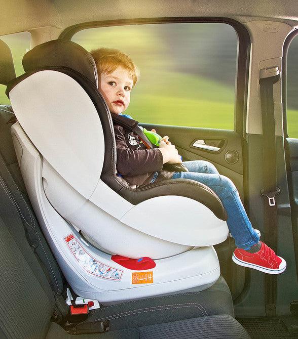Defender PLUS is a seat that marks out new safety standards. After upgrading the previous version of the seat with car belt guides, extended weight group of the seat, allowing for rearward-facing installation for babies weighing up to 13 kg. While retaining the safety assets, makes the seat much more universal. The seat offers high comfort level for the little passenger (height and seat incline adjustment) as well as exceptional aesthetical sensations