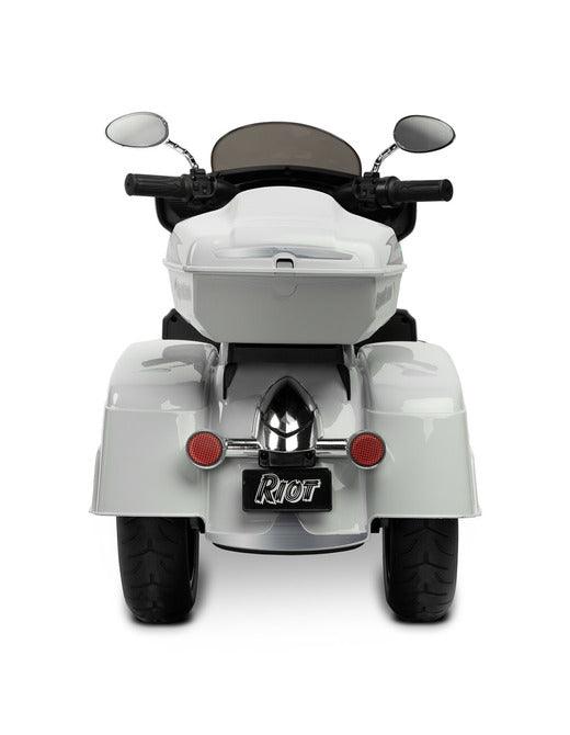 Riot is a unique three-wheeled motorcycle from Toyz, thanks to which children will be able to experience a motorcycle adventure. Just like a real motorcycle, the Riot has an easy-to-use handlebar throttle and brake pedal. Driving comfort is guaranteed by solid EVA foam wheels, a comfortable eco-leather seat and a multimedia panel with bluetooth. There is also a horn button in the multimedia panel, and a siren button in the police model.