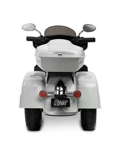 Riot is a unique three-wheeled motorcycle from Toyz, thanks to which children will be able to experience a motorcycle adventure. Just like a real motorcycle, the Riot has an easy-to-use handlebar throttle and brake pedal. Driving comfort is guaranteed by solid EVA foam wheels, a comfortable eco-leather seat and a multimedia panel with bluetooth. There is also a horn button in the multimedia panel, and a siren button in the police model.