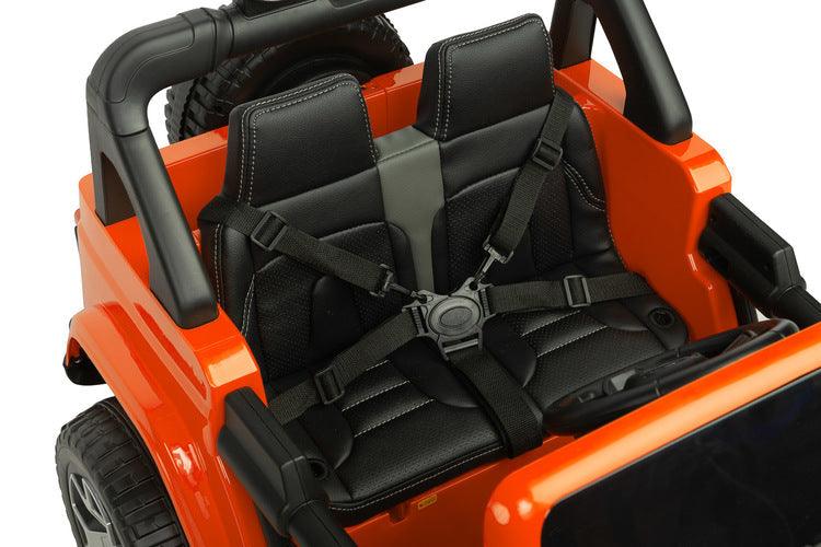 Jeep Rubicon is a battery vehicle, which is a licensed version of the well-known off-roader. The faithful reproduction of the Jeep's appearance will delight both small drivers and parents. Driving comfort is ensured by rear axle shock absorption and a seat with eco-leather upholstery. Easier off-road driving will be ensured by 4 motors driving 30-centimeter wheels made of EVA foam.