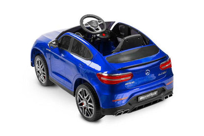 The Mercedes AMG GLC 63S is a Toyz licensed battery vehicle, which is modeled on the expressive and dynamic SUV of the German brand. The distinctive body line and unique design of the lights prove its uniqueness. The seat is covered with eco-leather and has 5-point safety belts with overlays on the shoulders.The comfort of the ride is ensured by the foam wheels, while parents will love the retractable wheels for easy carrying and the remote control.