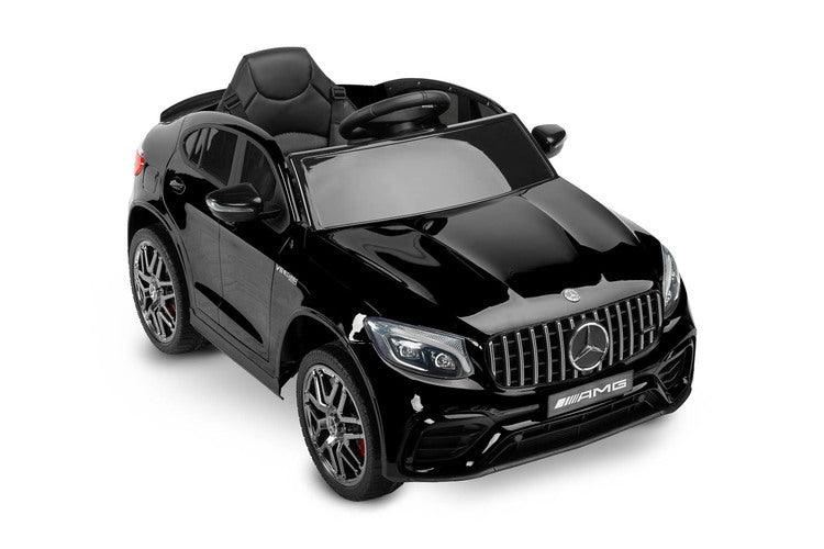 The Mercedes AMG GLC 63S is a Toyz licensed battery vehicle, which is modeled on the expressive and dynamic SUV of the German brand. The distinctive body line and unique design of the lights prove its uniqueness. The seat is covered with eco-leather and has 5-point safety belts with overlays on the shoulders.The comfort of the ride is ensured by the foam wheels, while parents will love the retractable wheels for easy carrying and the remote control.