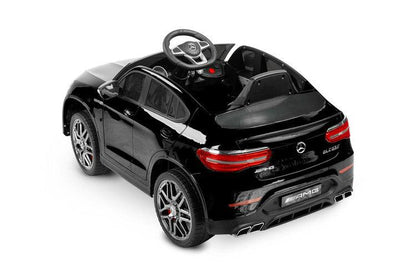 The Mercedes AMG GLC 63S is a Toyz licensed battery vehicle, which is modeled on the expressive and dynamic SUV of the German brand. The distinctive body line and unique design of the lights prove its uniqueness. The seat is covered with eco-leather and has 5-point safety belts with overlays on the shoulders.The comfort of the ride is ensured by the foam wheels, while parents will love the retractable wheels for easy carrying and the remote control.