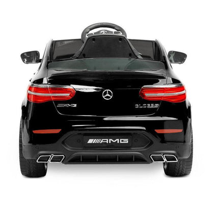 The Mercedes AMG GLC 63S is a Toyz licensed battery vehicle, which is modeled on the expressive and dynamic SUV of the German brand. The distinctive body line and unique design of the lights prove its uniqueness. The seat is covered with eco-leather and has 5-point safety belts with overlays on the shoulders.The comfort of the ride is ensured by the foam wheels, while parents will love the retractable wheels for easy carrying and the remote control.