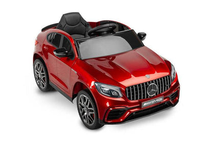 The Mercedes AMG GLC 63S is a Toyz licensed battery vehicle, which is modeled on the expressive and dynamic SUV of the German brand. The distinctive body line and unique design of the lights prove its uniqueness. The seat is covered with eco-leather and has 5-point safety belts with overlays on the shoulders.The comfort of the ride is ensured by the foam wheels, while parents will love the retractable wheels for easy carrying and the remote control.