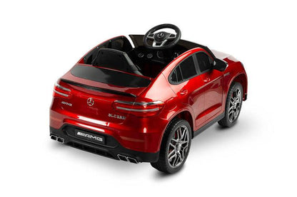 The Mercedes AMG GLC 63S is a Toyz licensed battery vehicle, which is modeled on the expressive and dynamic SUV of the German brand. The distinctive body line and unique design of the lights prove its uniqueness. The seat is covered with eco-leather and has 5-point safety belts with overlays on the shoulders.The comfort of the ride is ensured by the foam wheels, while parents will love the retractable wheels for easy carrying and the remote control.