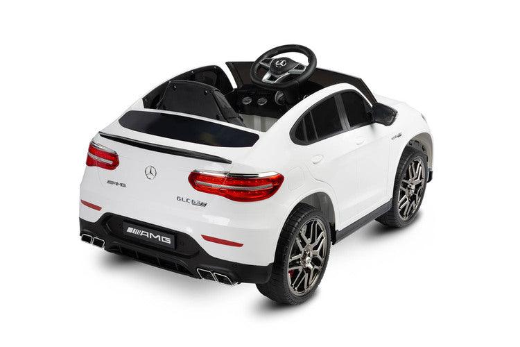 The Mercedes AMG GLC 63S is a Toyz licensed battery vehicle, which is modeled on the expressive and dynamic SUV of the German brand. The distinctive body line and unique design of the lights prove its uniqueness. The seat is covered with eco-leather and has 5-point safety belts with overlays on the shoulders.The comfort of the ride is ensured by the foam wheels, while parents will love the retractable wheels for easy carrying and the remote control.