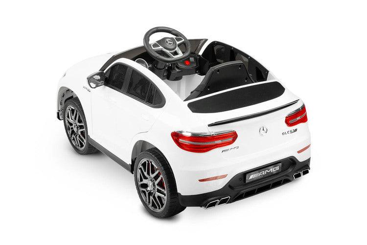 The Mercedes AMG GLC 63S is a Toyz licensed battery vehicle, which is modeled on the expressive and dynamic SUV of the German brand. The distinctive body line and unique design of the lights prove its uniqueness. The seat is covered with eco-leather and has 5-point safety belts with overlays on the shoulders.The comfort of the ride is ensured by the foam wheels, while parents will love the retractable wheels for easy carrying and the remote control.