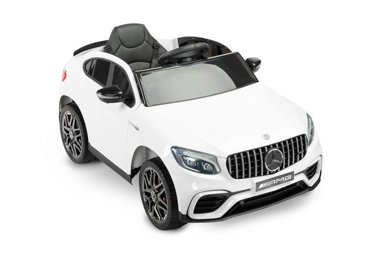 The Mercedes AMG GLC 63S is a Toyz licensed battery vehicle, which is modeled on the expressive and dynamic SUV of the German brand. The distinctive body line and unique design of the lights prove its uniqueness. The seat is covered with eco-leather and has 5-point safety belts with overlays on the shoulders.The comfort of the ride is ensured by the foam wheels, while parents will love the retractable wheels for easy carrying and the remote control.