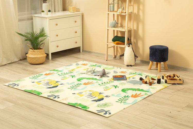 The TOYZ multifunctional mat is the perfect solution for organizing a play corner for children. It has many advantages that give it an advantage over material mats: it does not wrinkle or roll up, it is very difficult to move and it is easy to keep it clean. Its dimensions of 200 x 180 cm provide plenty of space for playing or learning to walk. Because it is made of thick XPE foam, it will ensure a soft landing in the event of a fall, and it will also insulate against the cold.