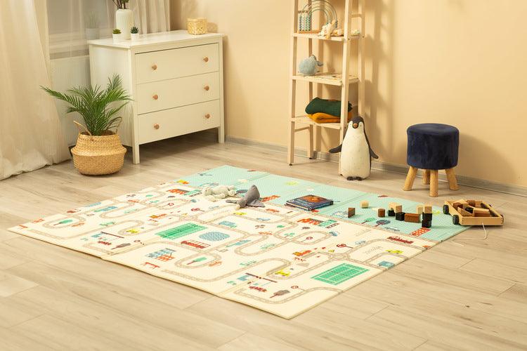 The TOYZ multifunctional mat is the perfect solution for organizing a play corner for children. It has many advantages that give it an advantage over material mats: it does not wrinkle or roll up, it is very difficult to move and it is easy to keep it clean. Its dimensions of 200 x 180 cm provide plenty of space for playing or learning to walk. Because it is made of thick XPE foam, it will ensure a soft landing in the event of a fall, and it will also insulate against the cold.