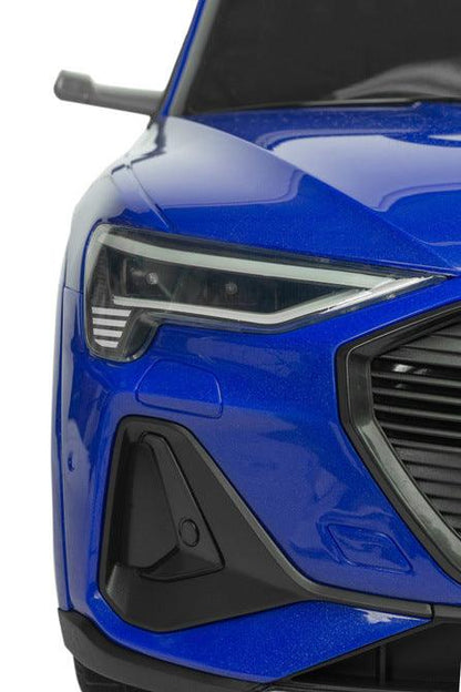 Audi E-tron Sportback is a Toyz licensed battery car that combines elegant design with the dynamism of an electric drive. Modern narrow mirrors and a combined rear light beam. The inner strength of the E-tron Sportback is the all-wheel drive with 45 W motors. They are powered by a 7 Ah battery. Comfort and safety of play are ensured by rear shock absorbers, EVA foam wheels, eco-leather seat, 3-point belts, slow start, two speed modes and an automatic brake.