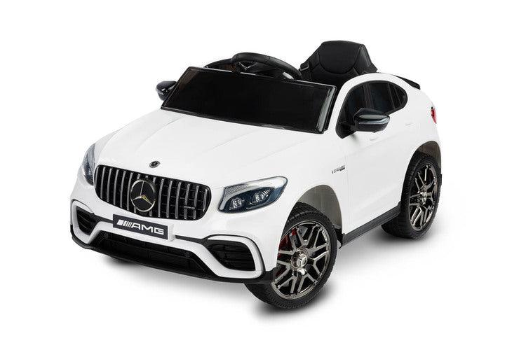 The Mercedes AMG GLC 63S is a Toyz licensed battery vehicle, which is modeled on the expressive and dynamic SUV of the German brand. The distinctive body line and unique design of the lights prove its uniqueness. The seat is covered with eco-leather and has 5-point safety belts with overlays on the shoulders.The comfort of the ride is ensured by the foam wheels, while parents will love the retractable wheels for easy carrying and the remote control.