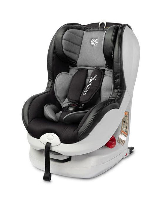 Defender PLUS is a seat that marks out new safety standards. After upgrading the previous version of the seat with car belt guides, extended weight group of the seat, allowing for rearward-facing installation for babies weighing up to 13 kg. While retaining the safety assets, makes the seat much more universal. The seat offers high comfort level for the little passenger (height and seat incline adjustment) as well as exceptional aesthetical sensations