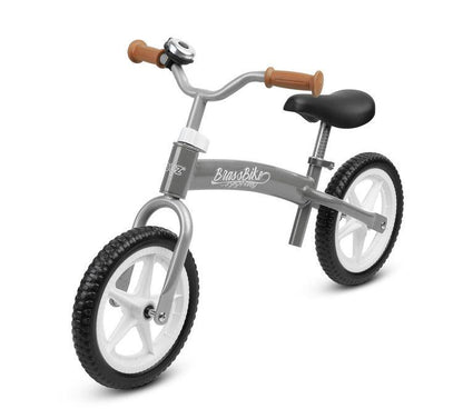 BRASS is a balance bike that will help your child learn to keep balance and will provide many hours of fun walking with parents. Its metal frame is designed to be inverted and to better adjust the height of the saddle and handlebars to the height of the little cyclist. The wheels of the bicycle are made of EVA foam, so that flat tire is not an option. High ride comfort, even on uneven surfaces, provided by the rubber, foam-filled wheels of the balance bike.