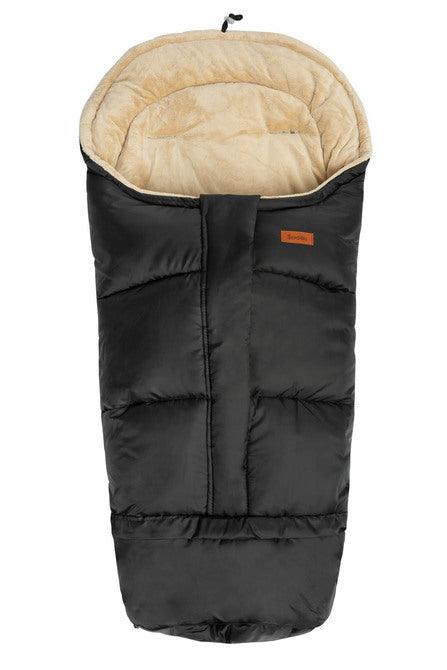 The Combi sleeping bag grows with the child. You can adjust its length and detach the bottom part of the sleeping bag. On the outside, it is trimmed with waterproof, certified material. From the inside, it has a smooth, pleasant to the touch minky fabric, which will make the child feel comfortable. The sleeping bag can be adjusted in length in the range of 100 - 80 cm. It can be used in deep strollers, strollers and as a sledge bag. The holes for 5-point belts allow you to securely attach the child.