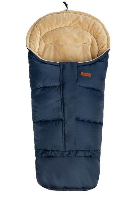 The Combi sleeping bag grows with the child. You can adjust its length and detach the bottom part of the sleeping bag. On the outside, it is trimmed with waterproof, certified material. From the inside, it has a smooth, pleasant to the touch minky fabric, which will make the child feel comfortable. The sleeping bag can be adjusted in length in the range of 100 - 80 cm. It can be used in deep strollers, strollers and as a sledge bag. The holes for 5-point belts allow you to securely attach the child.