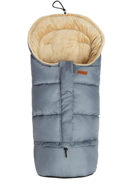 The Combi sleeping bag grows with the child. You can adjust its length and detach the bottom part of the sleeping bag. On the outside, it is trimmed with waterproof, certified material. From the inside, it has a smooth, pleasant to the touch minky fabric, which will make the child feel comfortable. The sleeping bag can be adjusted in length in the range of 100 - 80 cm. It can be used in deep strollers, strollers and as a sledge bag. The holes for 5-point belts allow you to securely attach the child.