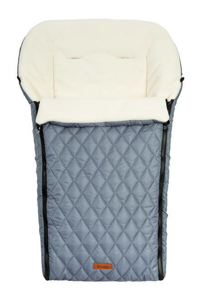 The multi-layer & universal quilted sleeping bag from Sensillo will carefully protect your child on colder days. The quilted, waterproof material with which the sleeping bag is sewn on the outside protects against unpleasant rainfall & the inner layer trimmed with warm and nice fleece will ensure comfort during walks. In addition, between them there is a layer of insulation that provides adequate insulation. The back of the sleeping bag has an overlap that prevents the bag from sliding off the backrest.