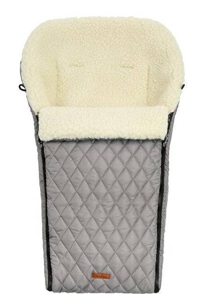 The multi-layer & universal quilted sleeping bag from Sensillo will carefully protect your child on colder days. The quilted, waterproof material with which the sleeping bag is sewn on the outside protects against unpleasant rainfall & the inner layer trimmed with warm and nice fleece will ensure comfort during walks. In addition, between them there is a layer of insulation that provides adequate insulation. The back of the sleeping bag has an overlap that prevents the bag from sliding off the backrest.