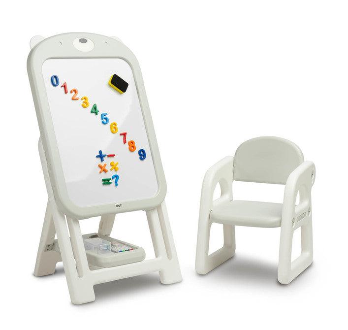 Learning to write and draw will now be easier with the TED education board from Toyz. The magnetic board equipped with a set of markers and colorful magnets also includes a chair that will allow the little artist's tired legs to rest. The look of the set will appeal to every lover of bears.