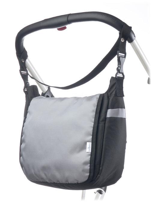 A capacious and solid mama bag made of safe materials. Multiple compartments, pockets and rubber bands help in organizing all accessories necessary during a stroll with your baby. The velcro-closed flap allows quick and easy access to the most important items. The included shoulder strap can be snapped onto the strollers handle for even more convenience.