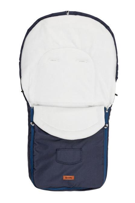 Multi-layered and universal romper bag, prepared for walks on colder days. The baby will feel safe and comfortable in it and his/her soft skin will not be exposed to irritation. The romper bag is covered with waterproof, attested fabric on the outside. From the inside, there is a warm and nice in touch polar fleece. There is an additional layer of batting between them.